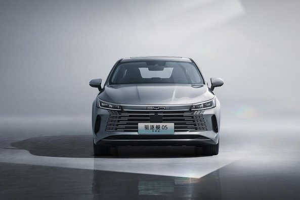 BYD Destroyer 05 DM-i: review al sedanului hibrid 2024