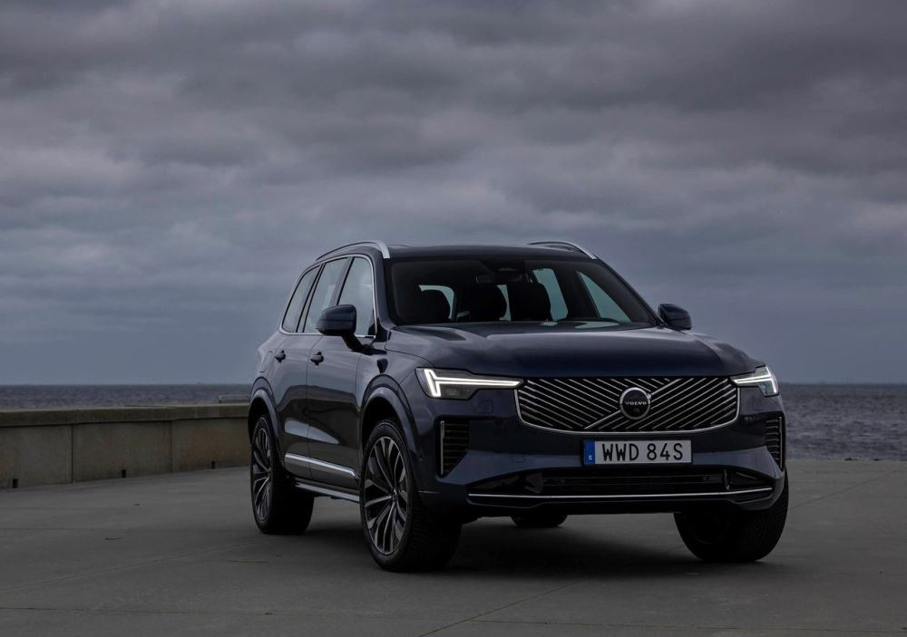 Volvo XC90 II (2024): SUV familial de lux cu tehnologie hibrida