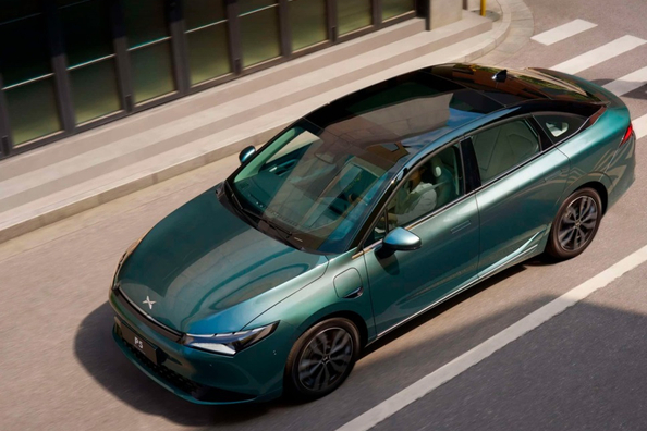 Review Xpeng P5: sedan electric compact pentru orasul dinamic