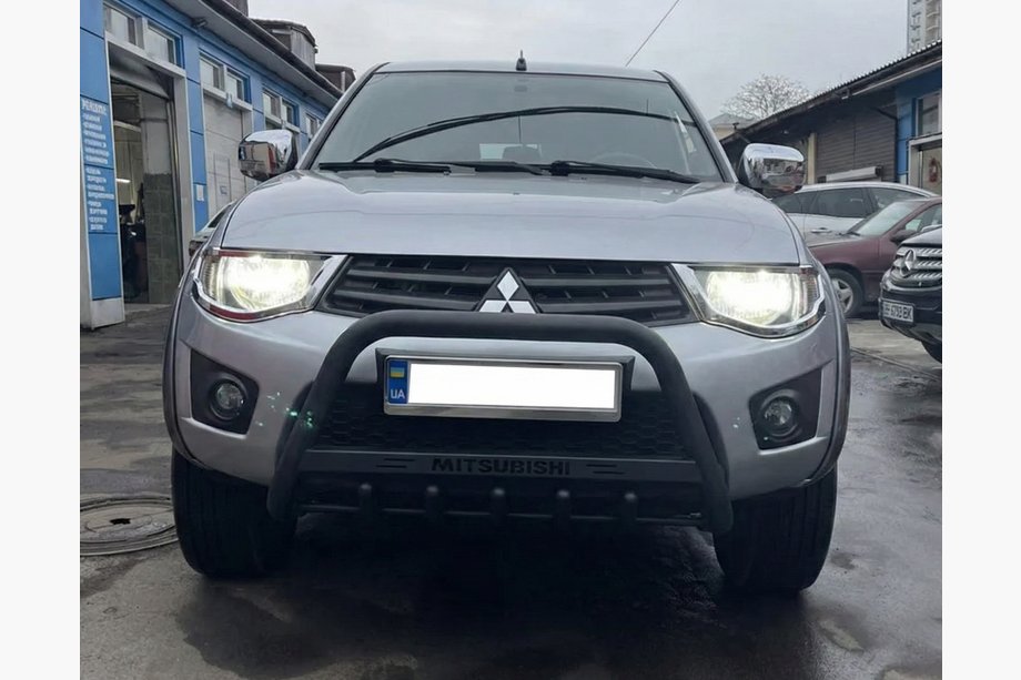 Mitsubishi L200 2006-2015 Bull Bar WT004 Negru (Otel Inoxidabil) Image