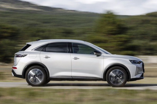 DS 7: Crossover francez premium cu accent pe eleganta Fotografie 4