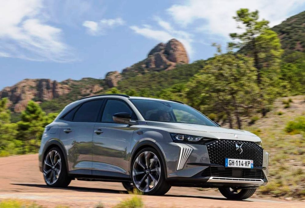 DS 7: Crossover francez premium cu accent pe eleganta