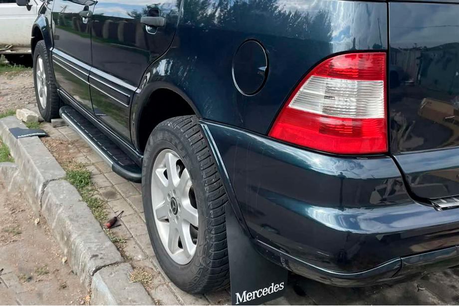 Mercedes ML W163 1997-2005 Praguri Laterale Duru (2 buc, Aluminiu) Image