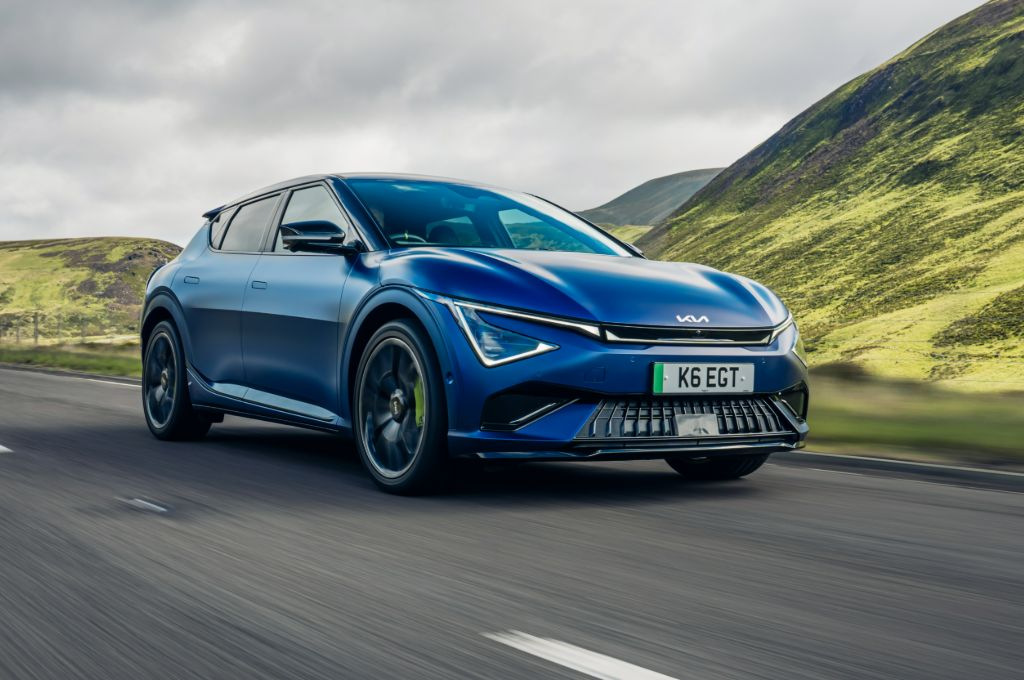 Prezentare a crossoverului electric actualizat Kia EV6 GT 2025