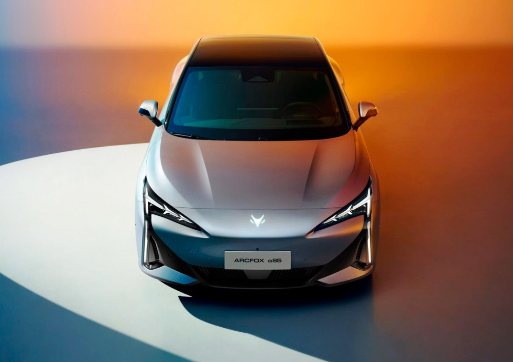 Review Arcfox S5: sedan electric pentru o condus dinamica