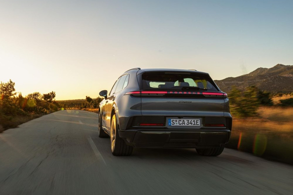 Prezentare Porsche Cayenne Electric 2026: SUV electric cu dinamica exceptionala Fotografie 4