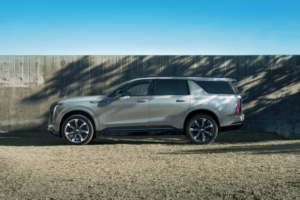 Prezentare Cadillac Escalade IQL 2026: SUV electric de top alungit cu 750 CP Fotografie 2