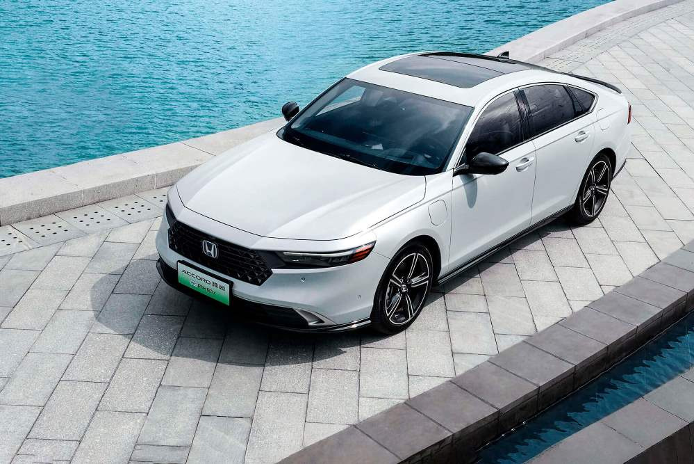 Review Honda Accord Hybrid: sedan mediu eficient
