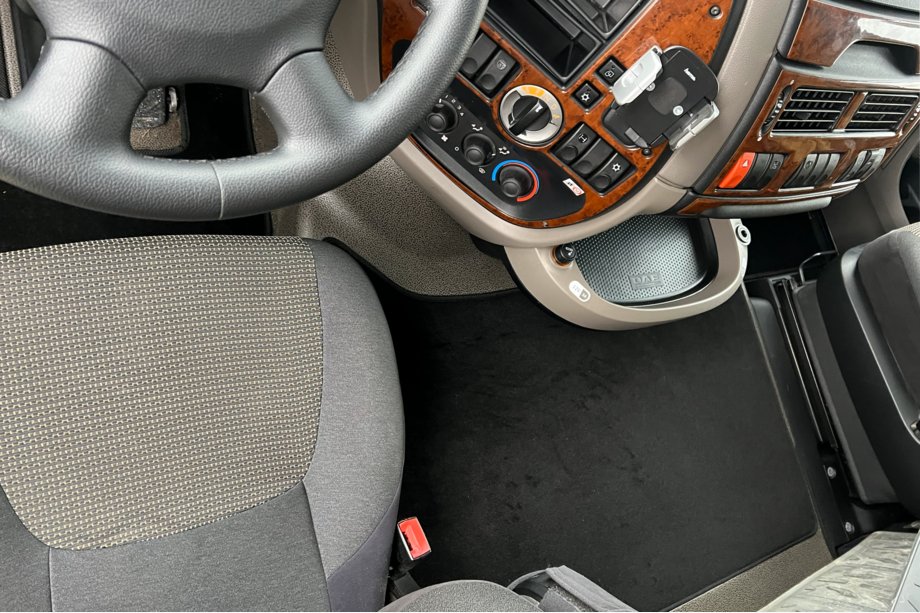 DAF XF105 2005-2013 Covorase textile Deluxe (Negru) Foto 4