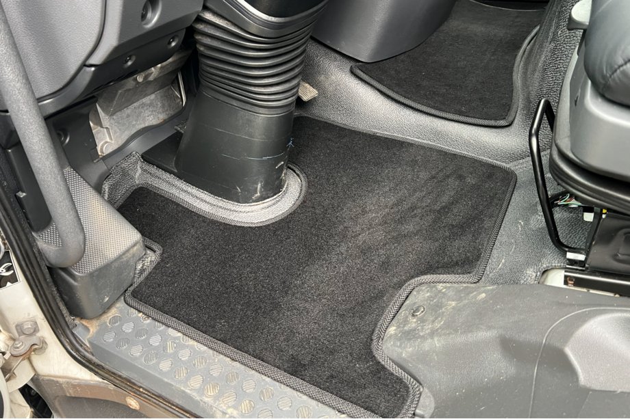 Mercedes Atego 2013– Covorase textile Premium (Negru) Foto 1