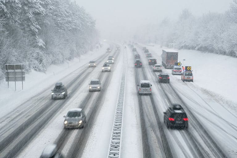 Cum sa eviti accidentele pe drumurile de iarna