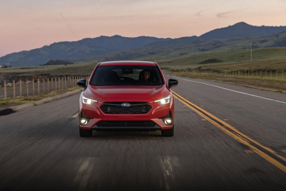 Subaru Impreza RS: Hatchback sportiv cu tractiune integrala simetrica