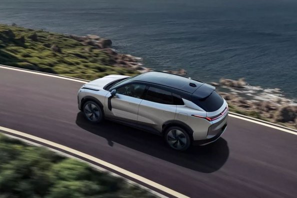 Lynk & Co 08: review al SUV-ului hibrid plug-in premium Fotografie 4