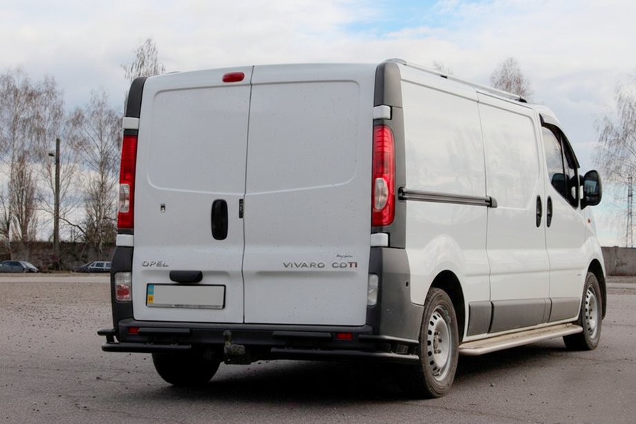 Opel Vivaro 2001–2015 Protectie Spate AK003-Plus-2 Negru (Otel Inoxidabil) Image