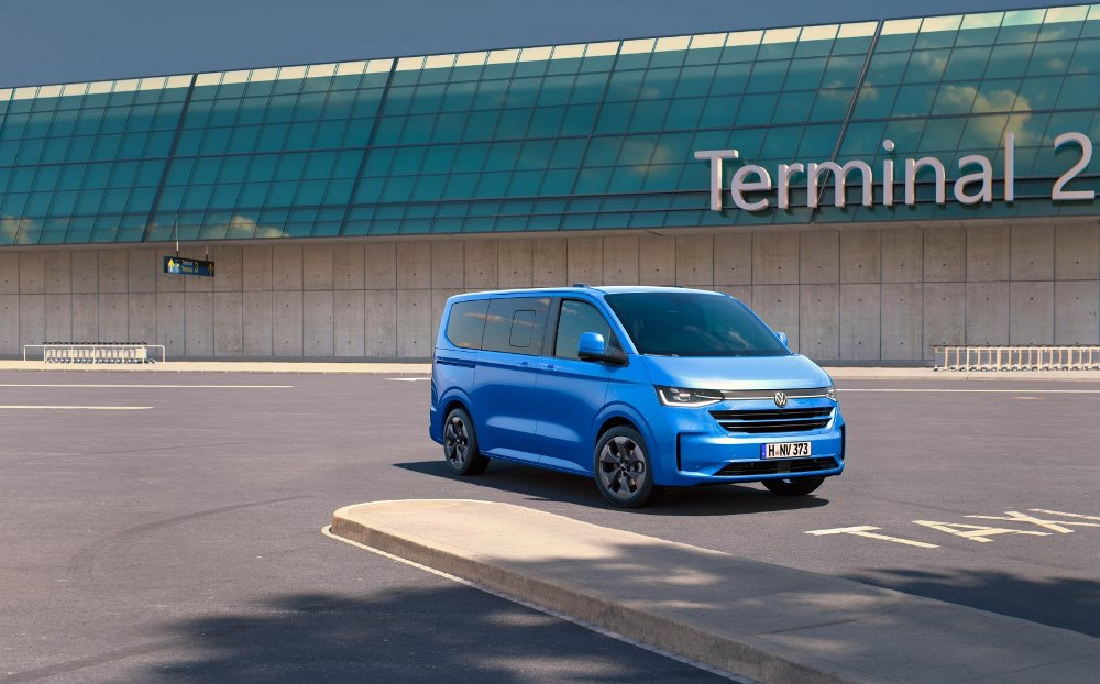 Test Volkswagen Caravelle T7 (2025): monovolum practic de clasa business