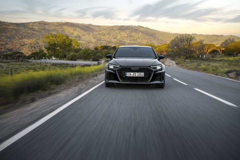 Review Audi RS3 Sedan: sedan compact, sportiv, cu legendarul motor cu cinci cilindri