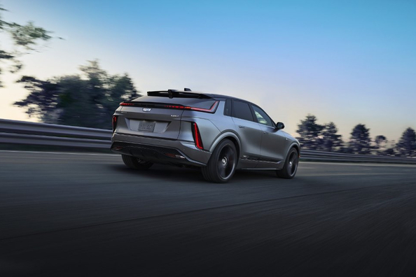 Cadillac Lyriq V (2026): review al SUV-ului electric de inalta performanta Fotografie 4