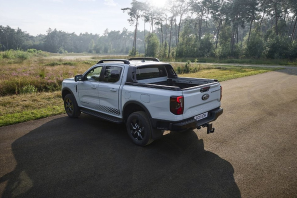 Ford Ranger Plug-in Hybrid (2025): prezentare generala a primului pick-up PHEV al marcii Fotografie 2