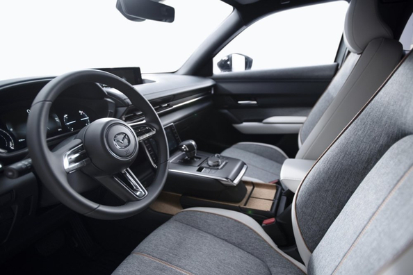 Mazda MX-30: crossover cu generator rotativ si design minimalist Fotografie 6