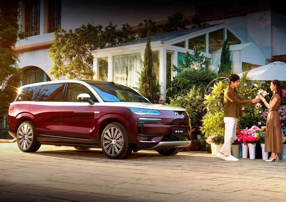 Test Denza N9 Plug-in Hybrid: hibridul flagship urias de la BYD