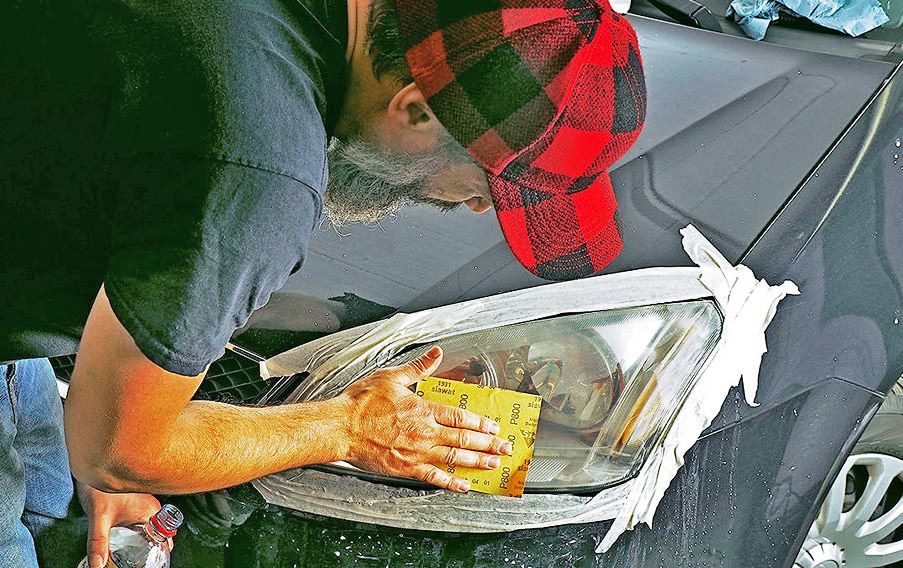 Cum reconditionezi farurile masinii singur: recapeti transparenta