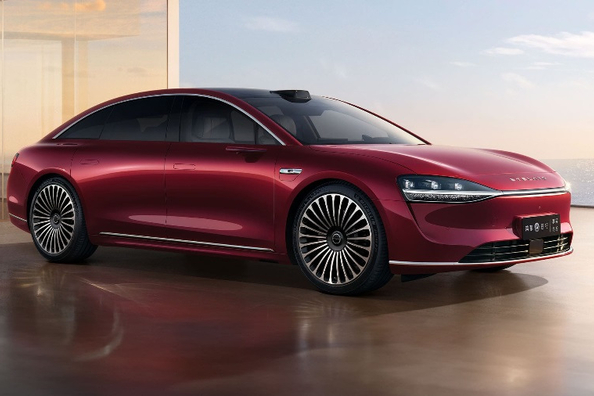 Stelato S9 EV: sedanul electric de varf al Huawei