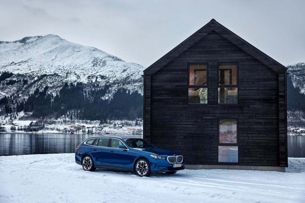 BMW 5 Series Touring (G61): break business cu confort premium