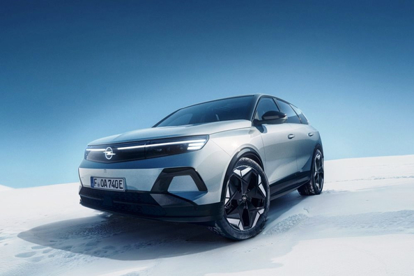 Review al crossoverului electric modern Opel Grandland Electric Fotografie 1