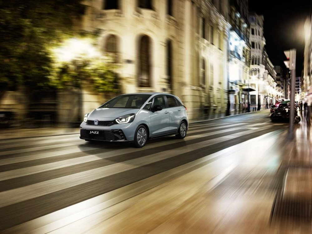 Honda Jazz IV: hibrid compact cu interior spatios