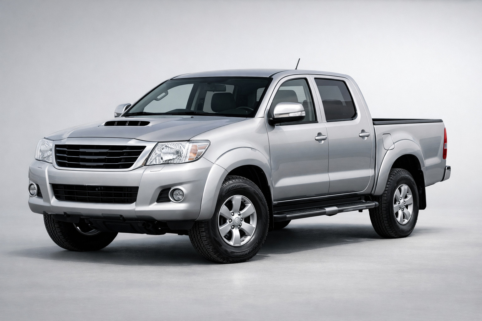 Toyota Hilux 2006-2015: review, pickup de munca sau format depasit?