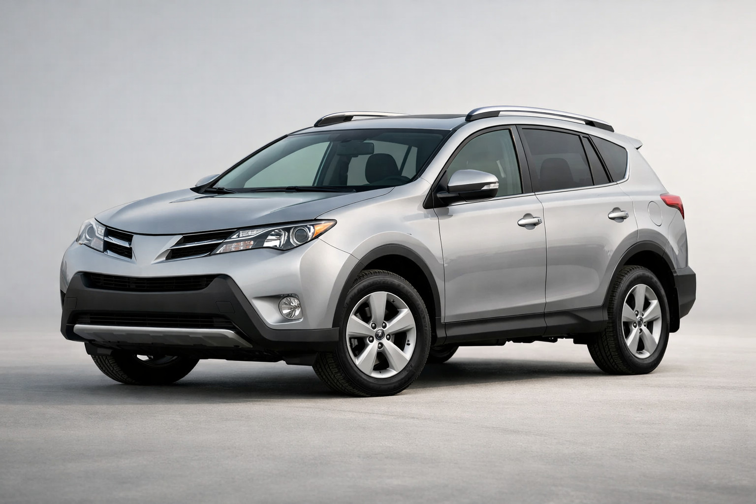 Toyota RAV4 2013-2018: test al unui crossover pragmatic, fara drama