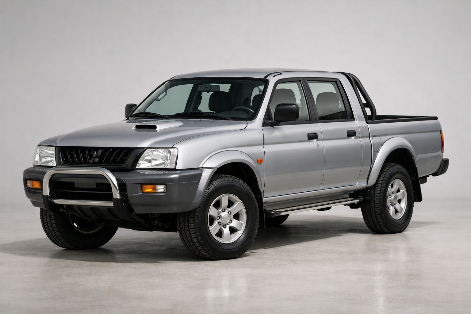 Review Mitsubishi L200 1996–2006: pickup old-school, fara luciu