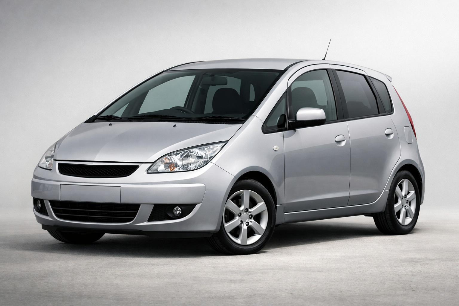 Test Mitsubishi Colt 2004-2012: un hatchback urban compact, cu un caracter simplu