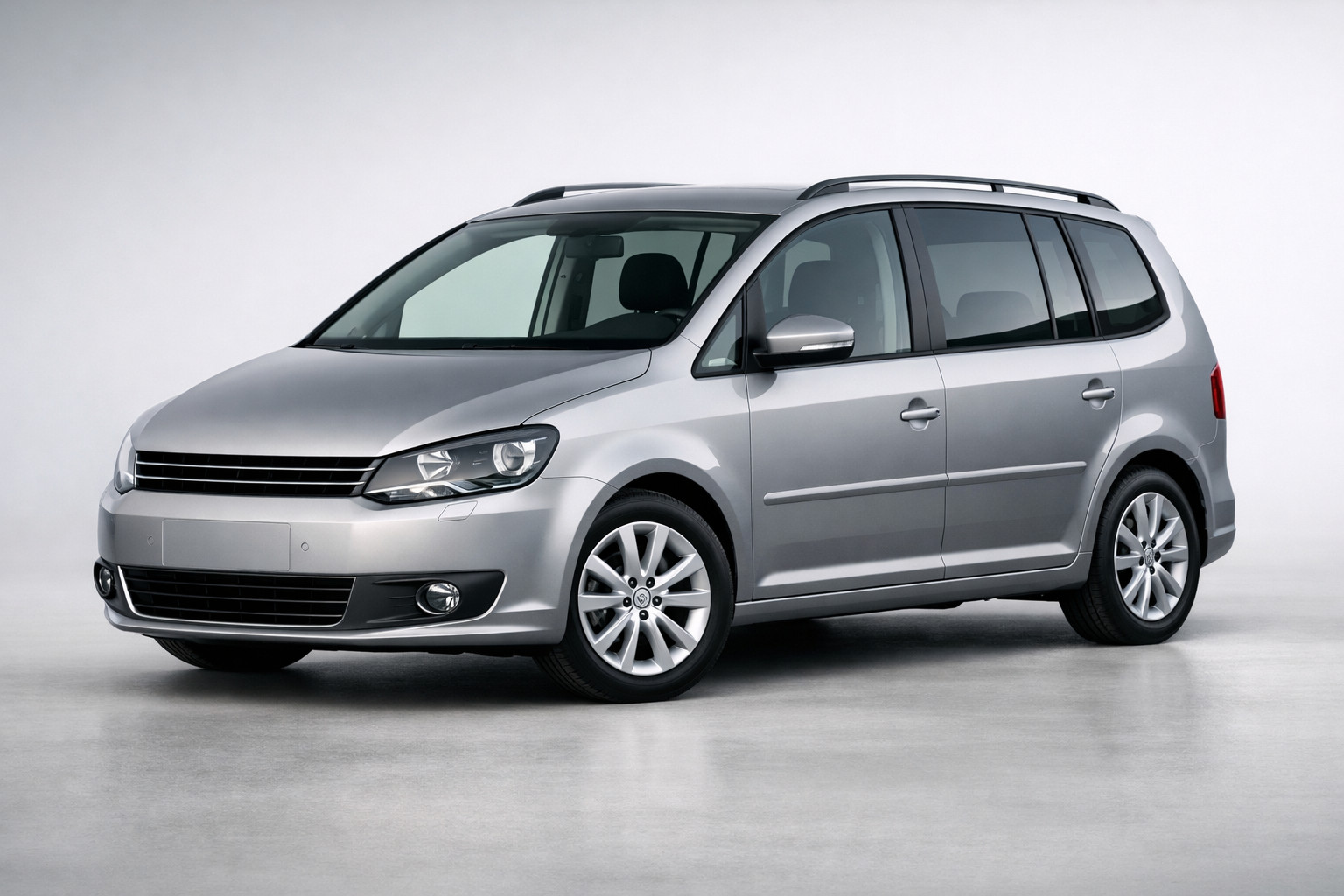 Volkswagen Touran 2010-2015: review al unui monovolum de familie practic