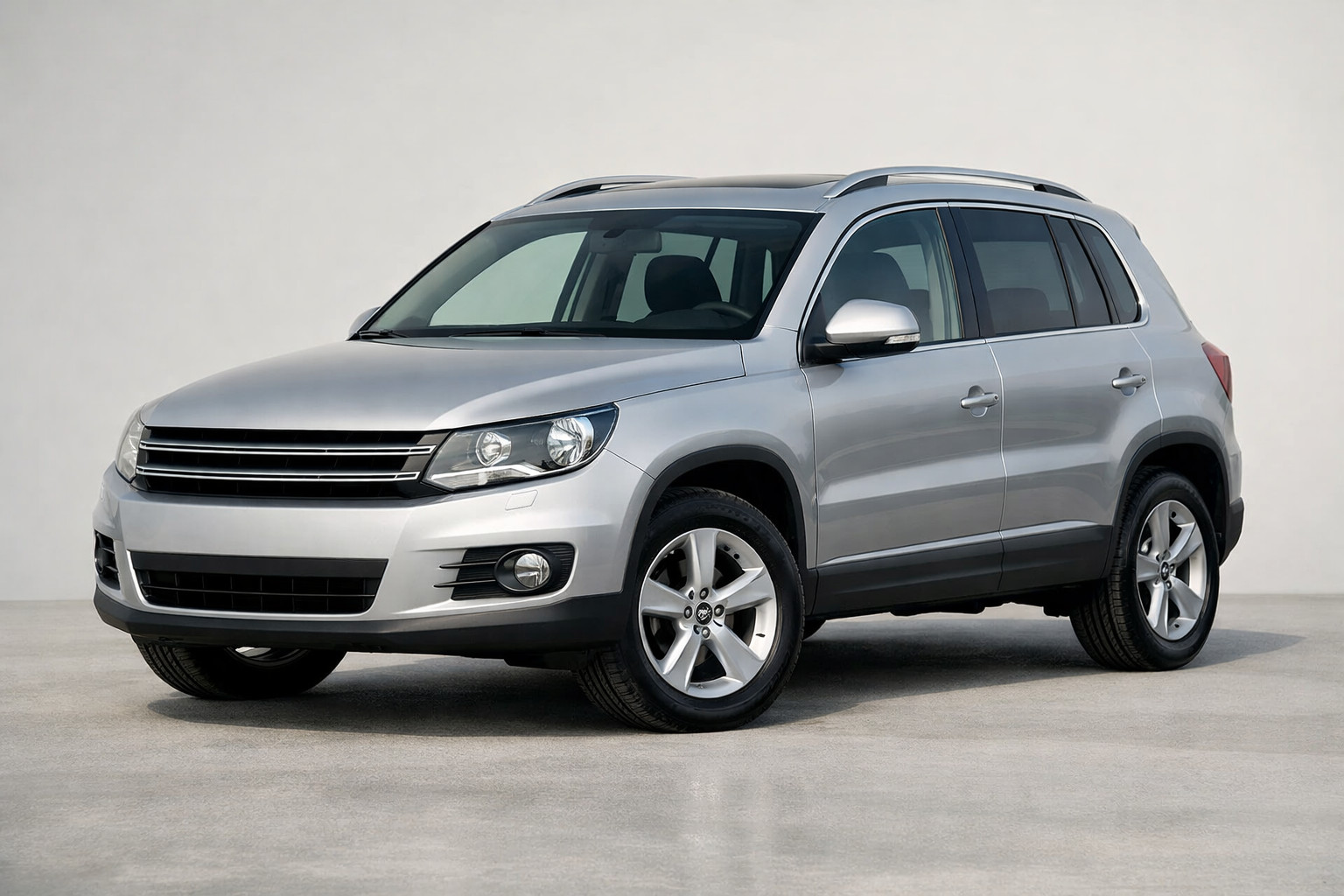 Review Volkswagen Tiguan 2007–2016: SUV urban fara exces de emfaza