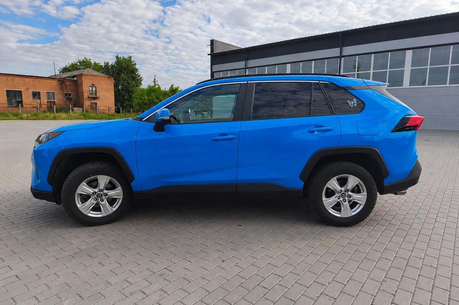Toyota Rav 4 2019–2025 Bare longitudinale de plafon integrate negre OEM (plastic ABS) Foto 1