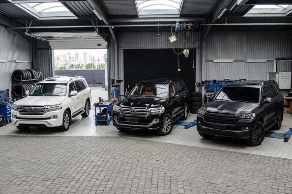 Comfort, Executive 2016, Executive 2019 sau Executive 2021: ce facelift LC200 sa alegi