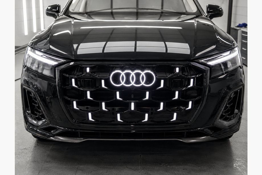 Audi Q7 2015–2026 Grila fata RSQ-Style LED (2024-2026, negru lucios) Foto 1