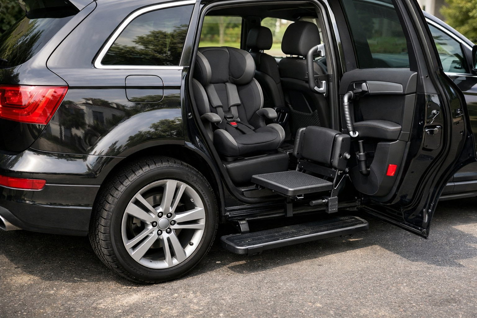 Ce sa montezi pe Audi Q7 2005-2015 pentru urcarea mai usoara a copiilor si a pasagerilor in varsta