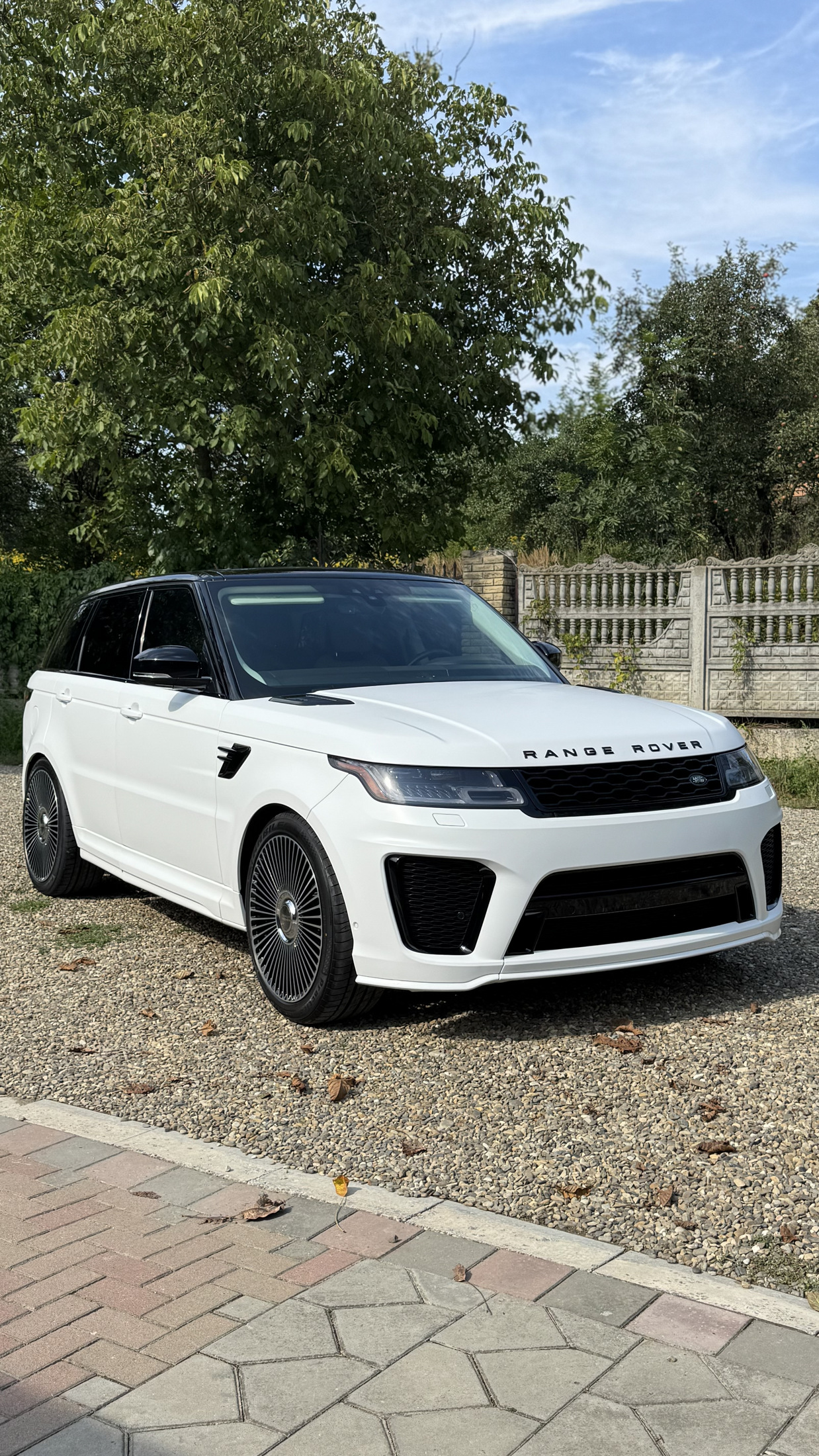 Range Rover Sport L494 2018–2022: instalare kit de caroserie SVR – lucrarile noastre