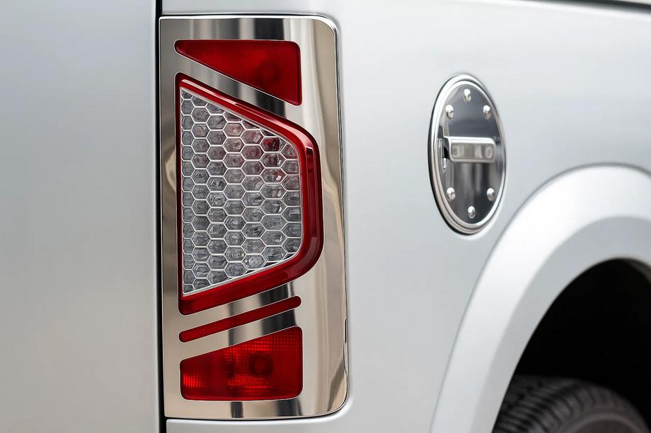 Ford Connect 2010-2013 Capace Cromate pentru Stopuri Varianta Nr.2 (2 buc, Inox) Foto 1