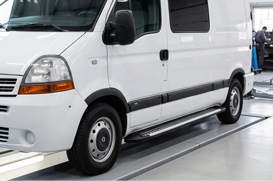 Nissan Interstar 2002-2010 Praguri Laterale Line (2 buc, Aluminiu) Image