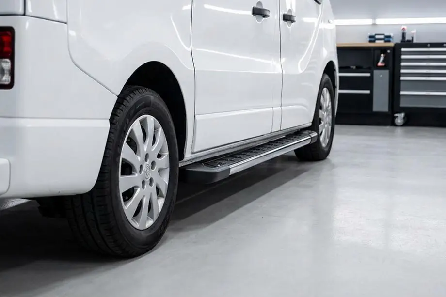 Opel Vivaro 2015-2019 Praguri Laterale RedLine V1 (2 buc, Aluminiu) Ampatament Lung Image