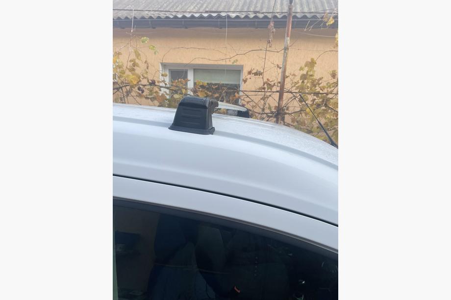 Ford Courier 2014-2023 Bare transversale pentru puncte de montaj originale, cu inchidere pe cheie (2 buc.) Foto 3