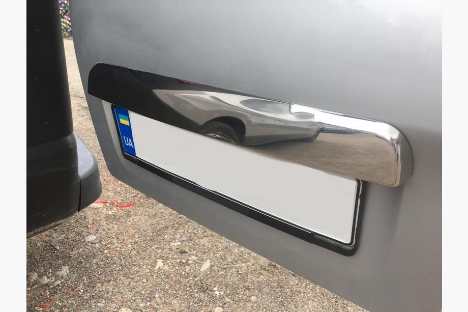Renault Trafic 2015- Ornament inox deasupra placutei de inmatriculare Image
