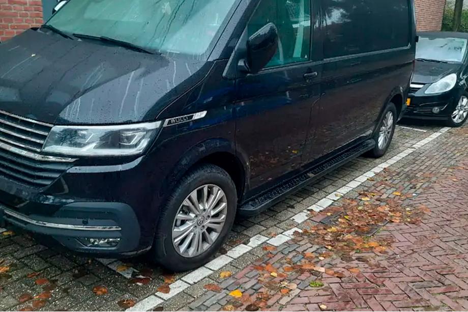 Volkswagen T6 2015-2024 Praguri Laterale Allmond Black (2 buc, Aluminiu) Image