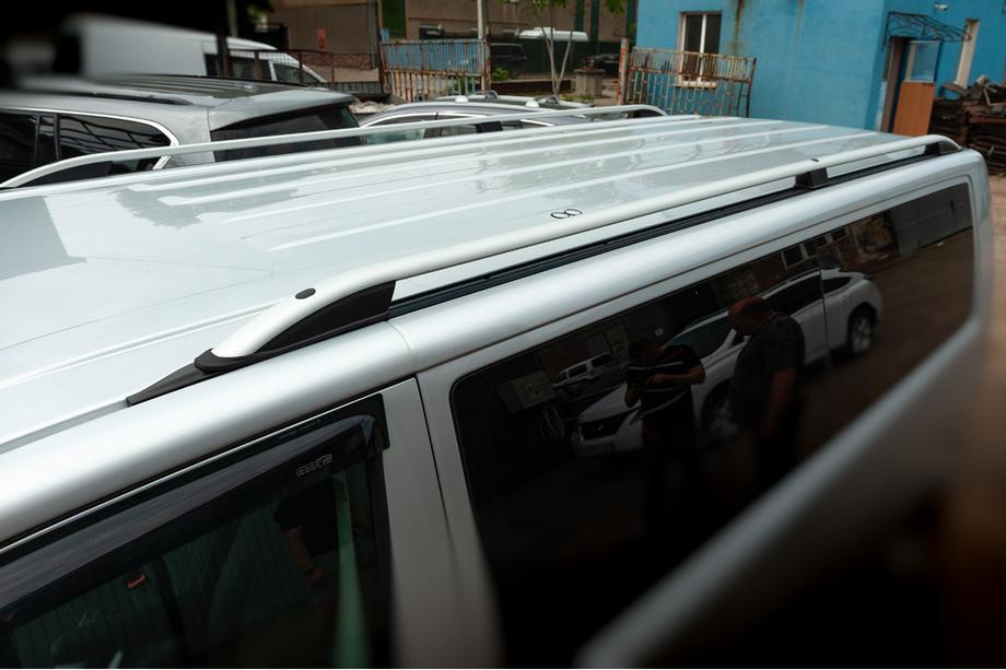 Volkswagen T6 2015-2024 Bare longitudinale CROWN (gri mat) Image