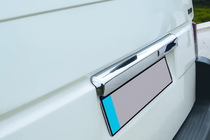Volkswagen T4 Caravelle/Multivan 1990–2003 Ornament inox deasupra placutei de inmatriculare foto 1