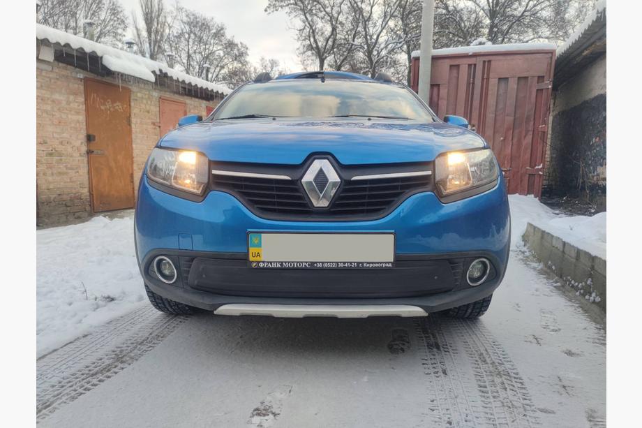 Renault Sandero 2013-2022 Capac inferior grila iarna (2013-2017) Foto 6