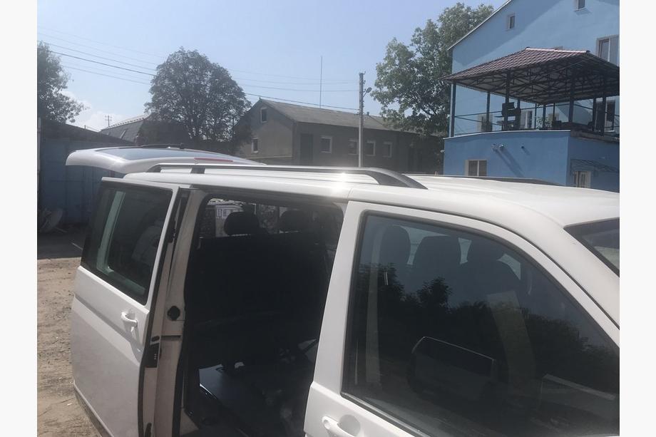 Volkswagen T5 2010-2015 Bare longitudinale negre Baza lunga, picioare din plastic Foto 10